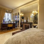 Rent 1 bedroom apartment of 260 m² in Paris