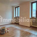 Affitto 4 camera appartamento di 80 m² in Rovereto
