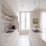 Rent 5 bedroom apartment of 172 m² in Paris