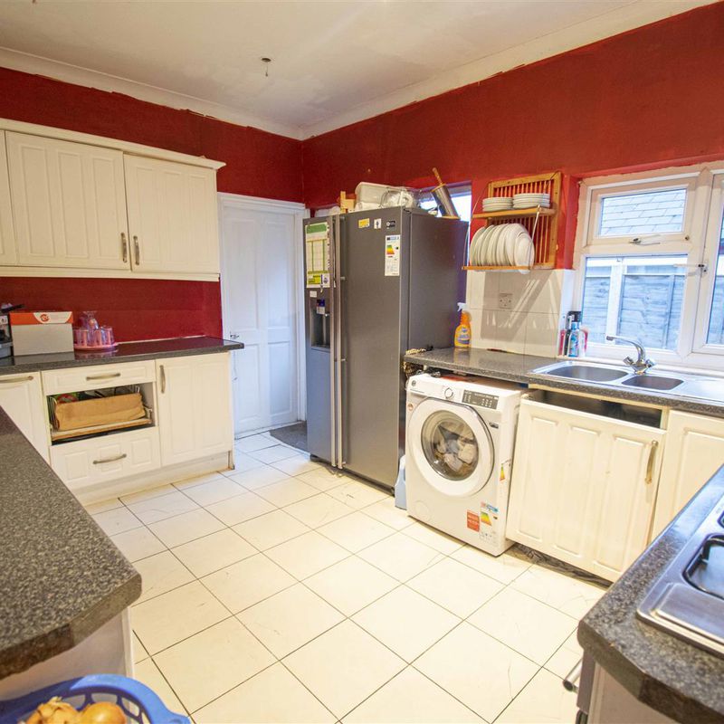 4 Bed House - Semi-Detached To Rent Yardley Fields