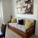 Rent a room of 82 m² in Paço de Arcos