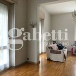 Affitto 5 camera appartamento di 160 m² in Livorno