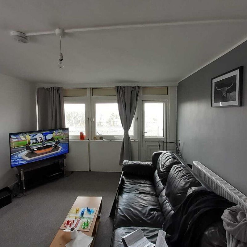 Nice clean Apartment (Has an Apartment) Newton Heath