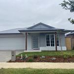 Rent 4 bedroom house of 400 m² in Victoria