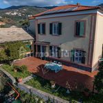 Rent 5 bedroom house of 220 m² in Lavagna