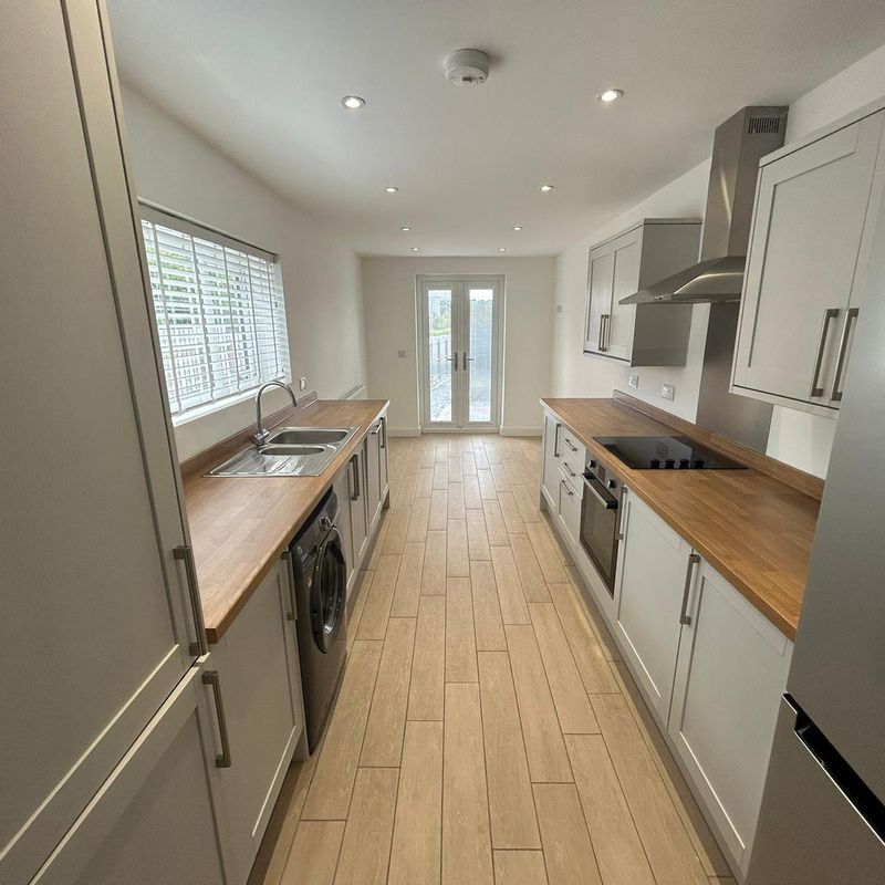 2 bedroom property to let in Mill Street, Gorseinon, SWANSEA - £925 pcm