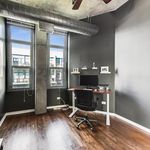 Rent 2 bedroom apartment of 962 m² in Chicago