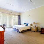 Rent 4 bedroom house of 2015 m² in Johannesburg