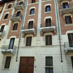 Affitto 4 camera appartamento di 115 m² in Torino