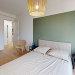 Rent 4 bedroom apartment of 66 m² in Marseille