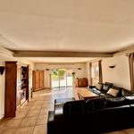 Rent 3 bedroom house of 200 m² in Hyères