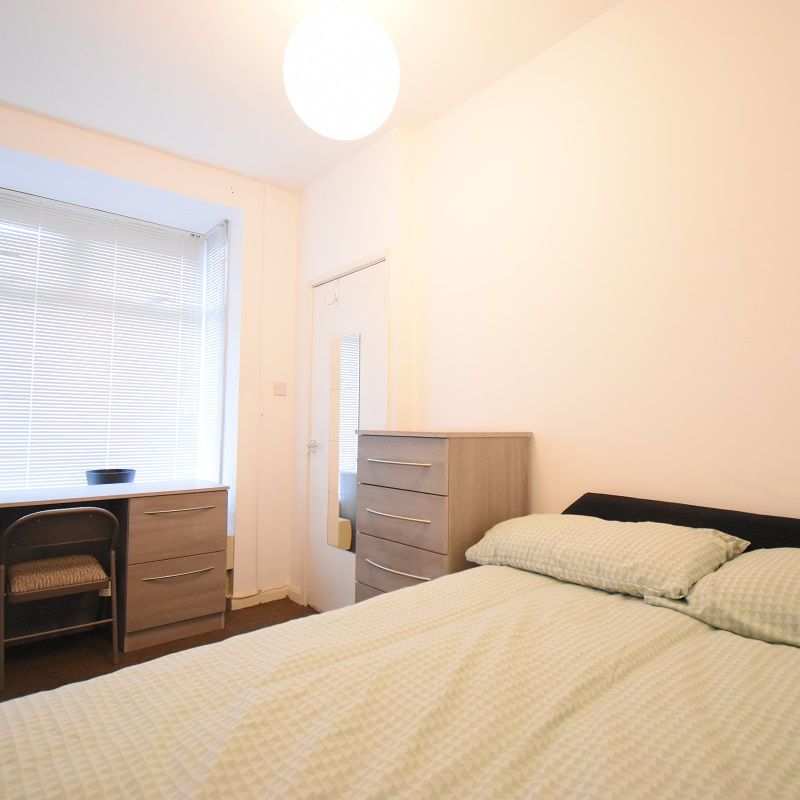 Book 3 Br On Winnie Road Student Accommodation | Amber