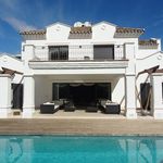 Rent 6 bedroom house of 600 m² in Estepona