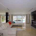 Rent 5 bedroom house of 600 m² in Marbella