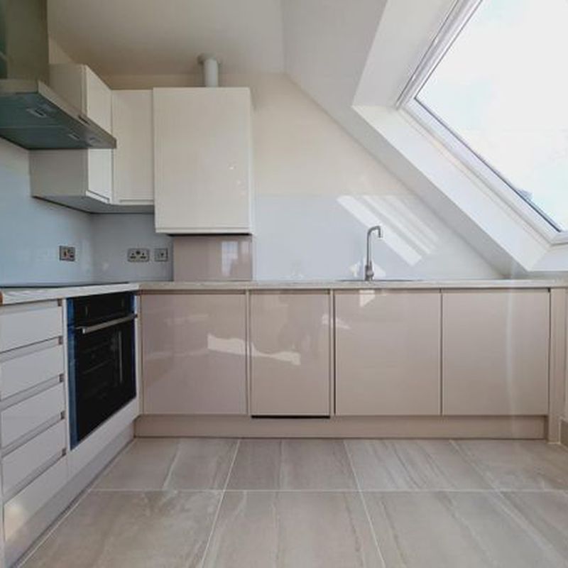 Flat to rent in Hillcrest Gardens, Esher KT10 Hinchley Wood