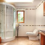 Rent 4 bedroom house of 444 m² in Saronida