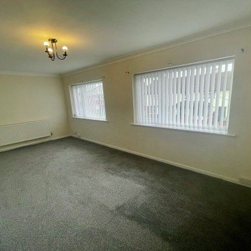 Flat to rent in Lower Hey, Liverpool L23