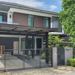 Rent 4 bedroom apartment of 231 m² in Bangkok