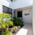 Rent 2 bedroom apartment of 148 m² in Sarasota