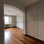 Affitto 10 camera appartamento di 265 m² in Firenze