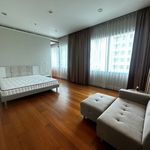 Rent 3 bedroom apartment of 180 m² in Phra Khanong