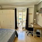 Rent a room of 98 m² in Alacant