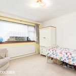Rent 3 bedroom flat in Hoddesdon