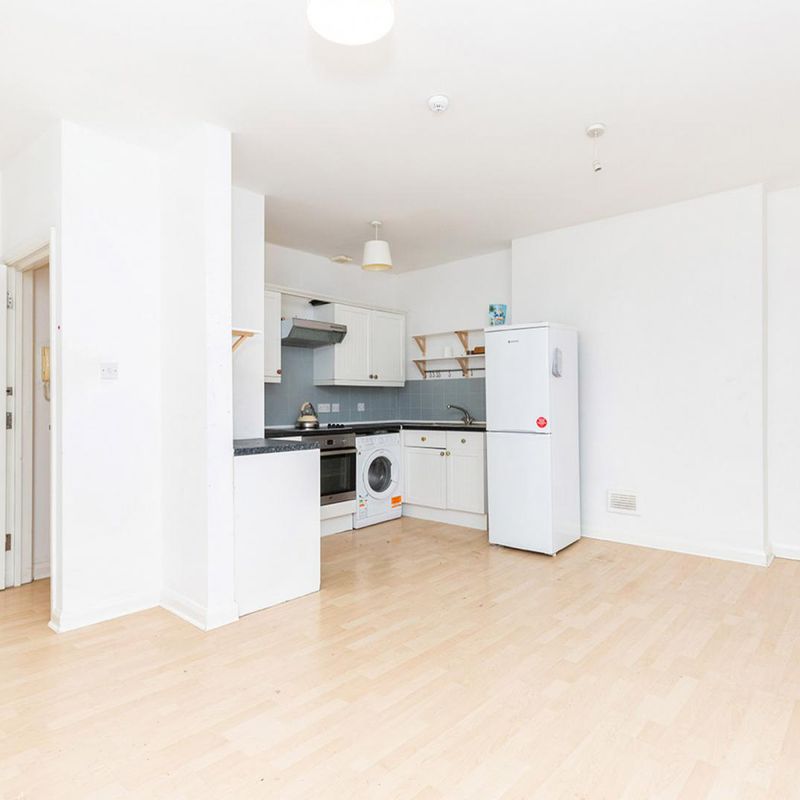 Large 1 bedroom in the heart of Hackney close to amenities and green spaces