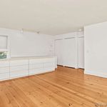 Rent 1 bedroom apartment of 72 m² in Westport