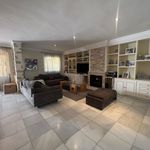 Rent 5 bedroom house of 168 m² in Estepona