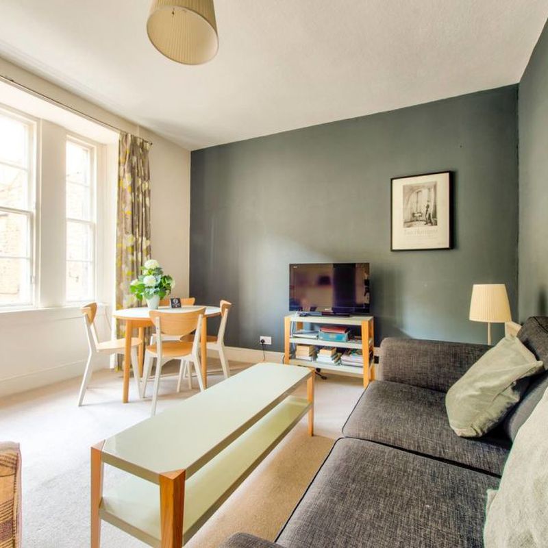 Super lovely and charming apartment in iconic Rose Street Old Town