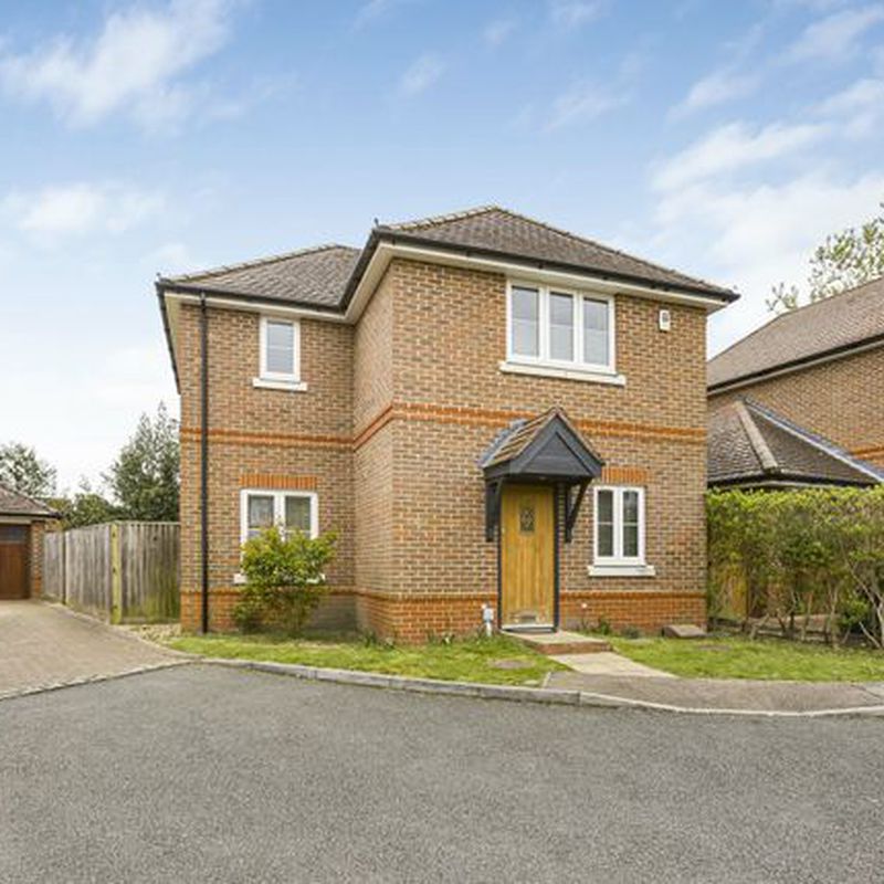 Detached house to rent in Farmers Place, Gerrards Cross SL9 Austenwood