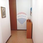Affitto 2 camera appartamento di 90 m² in Bergamo