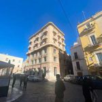 Affitto 5 camera appartamento di 210 m² in Bari