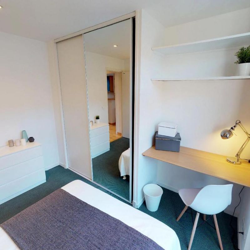 Interesting double bedroom near the Montebello metro Lille