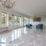 Rent 6 bedroom apartment of 300 m² in Rome