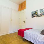 Rent a room of 77 m² in Madrid