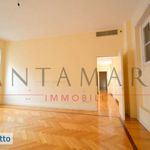Affitto 5 camera appartamento di 280 m² in Milano