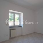 Affitto 5 camera casa di 340 m² in Pozzuoli