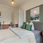 Miete 6 Schlafzimmer wohnung von 12 m² in Frankfurt