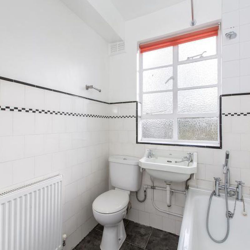 2 Bed House Chancellor Grove West Dulwich SE21 - Truepenny's
