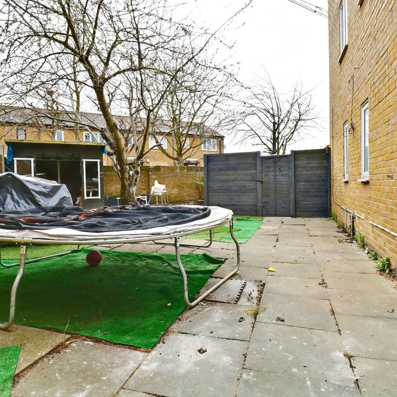Two bedroom Newly Refurbished House to Rent in Camelot Close, Thamesmead West Thamesmead