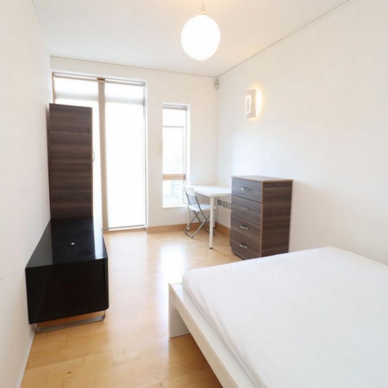 Cosy double bedroom not far from The O2