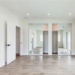 Rent 3 bedroom apartment of 135 m² in Glendale