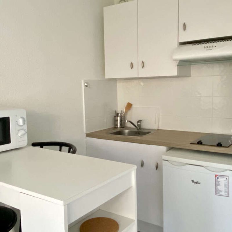 Location appartement 1 pièce 20 m² Marseille 8 (13008)