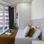 Rent a room of 230 m² in València