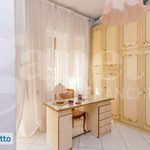 Affitto 5 camera appartamento di 121 m² in Napoli