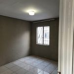 Rent 3 bedroom house of 256 m² in Soweto
