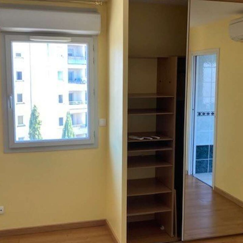 Location appartement 4 pièces 190 m² Montauban (82000)