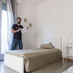 Rent a room of 60 m² in Roma